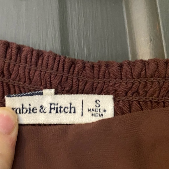 Abercrombie & Fitch Women’s Square Neck Flowy Top Size Small - Picture 2 of 6